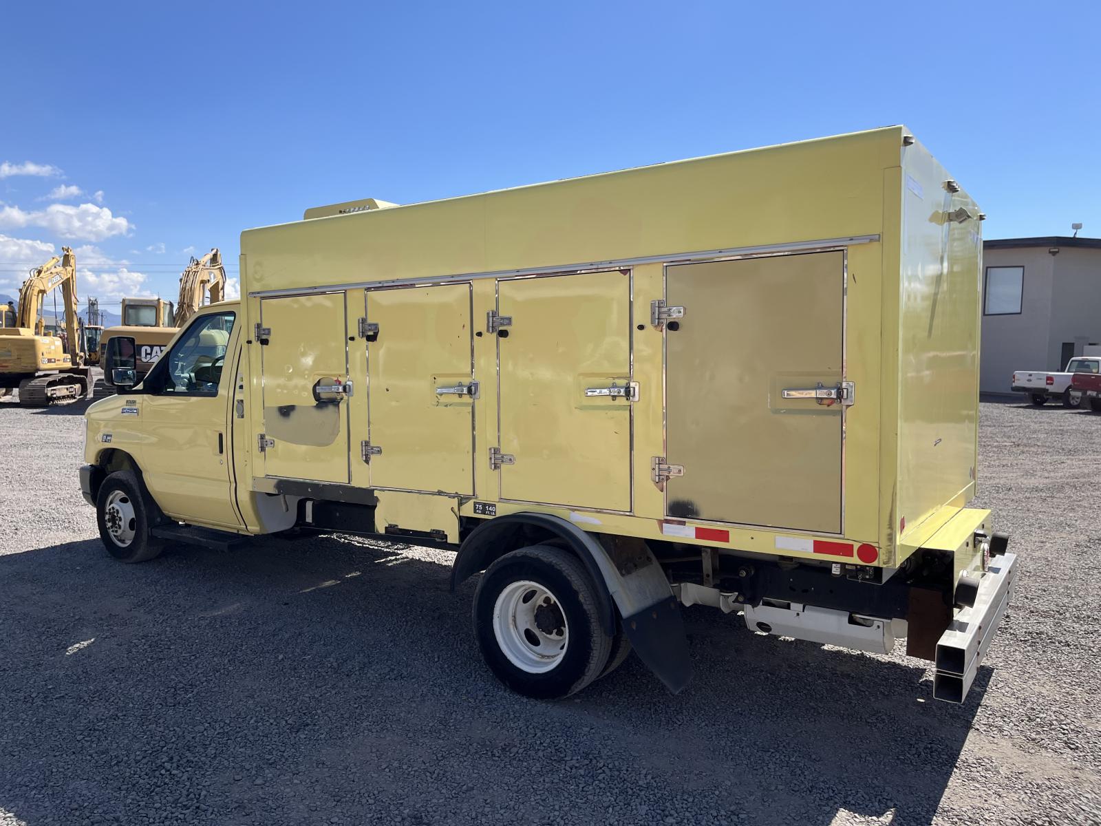 CAMIONETA CON CAJA REFRIJERADA COLDCAR